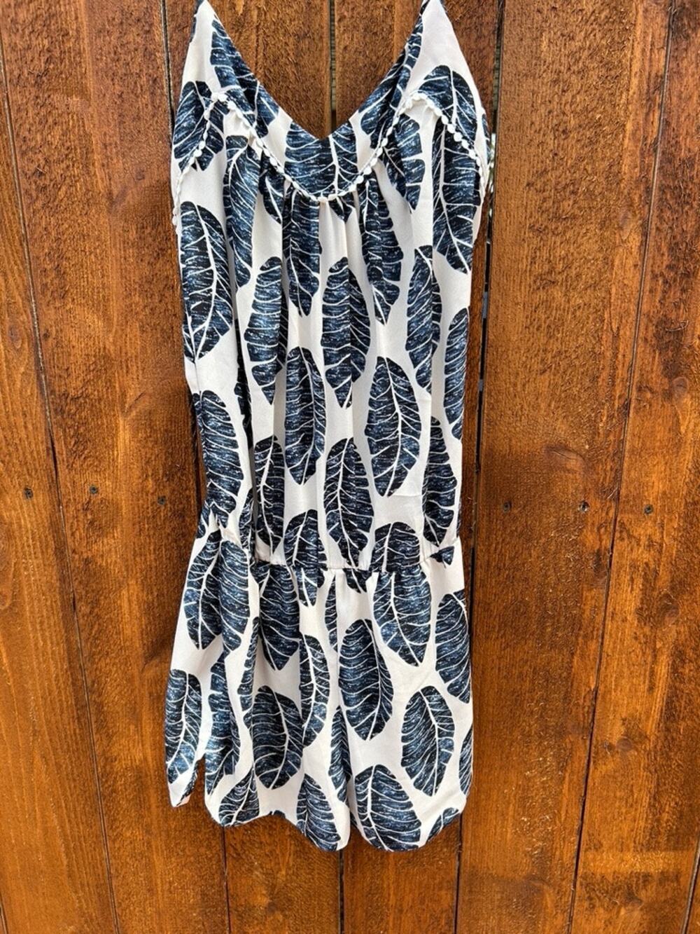 Izzy & Lola Leaf Print Romper Blue White Lace Trim Size S Vacation Summer Beach
